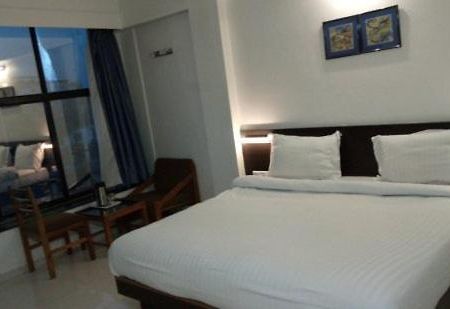 Hotel Parkland Ahmedabad Exterior photo