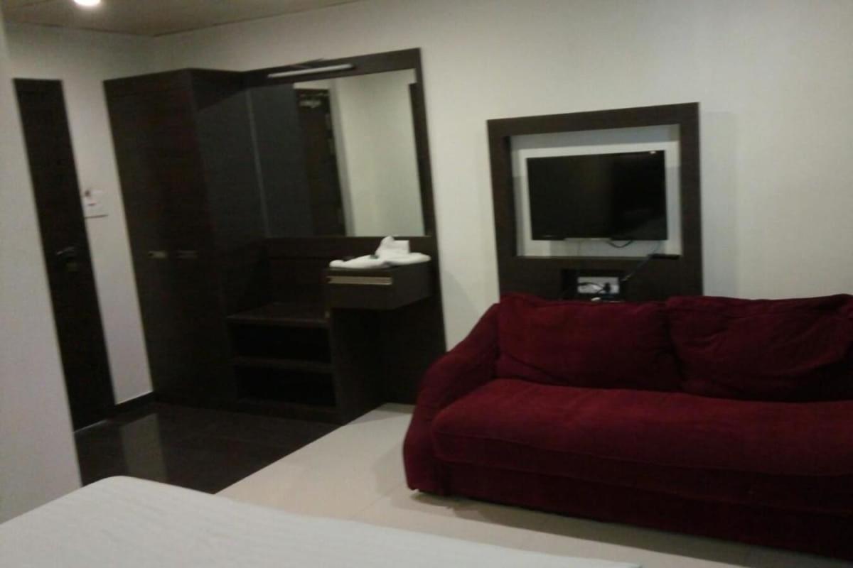Hotel Parkland Ahmedabad Exterior photo