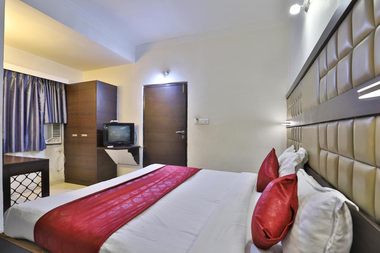 Hotel Parkland Ahmedabad Exterior photo