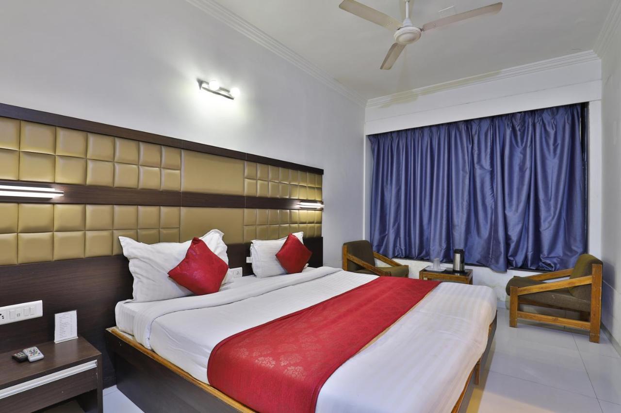 Hotel Parkland Ahmedabad Exterior photo