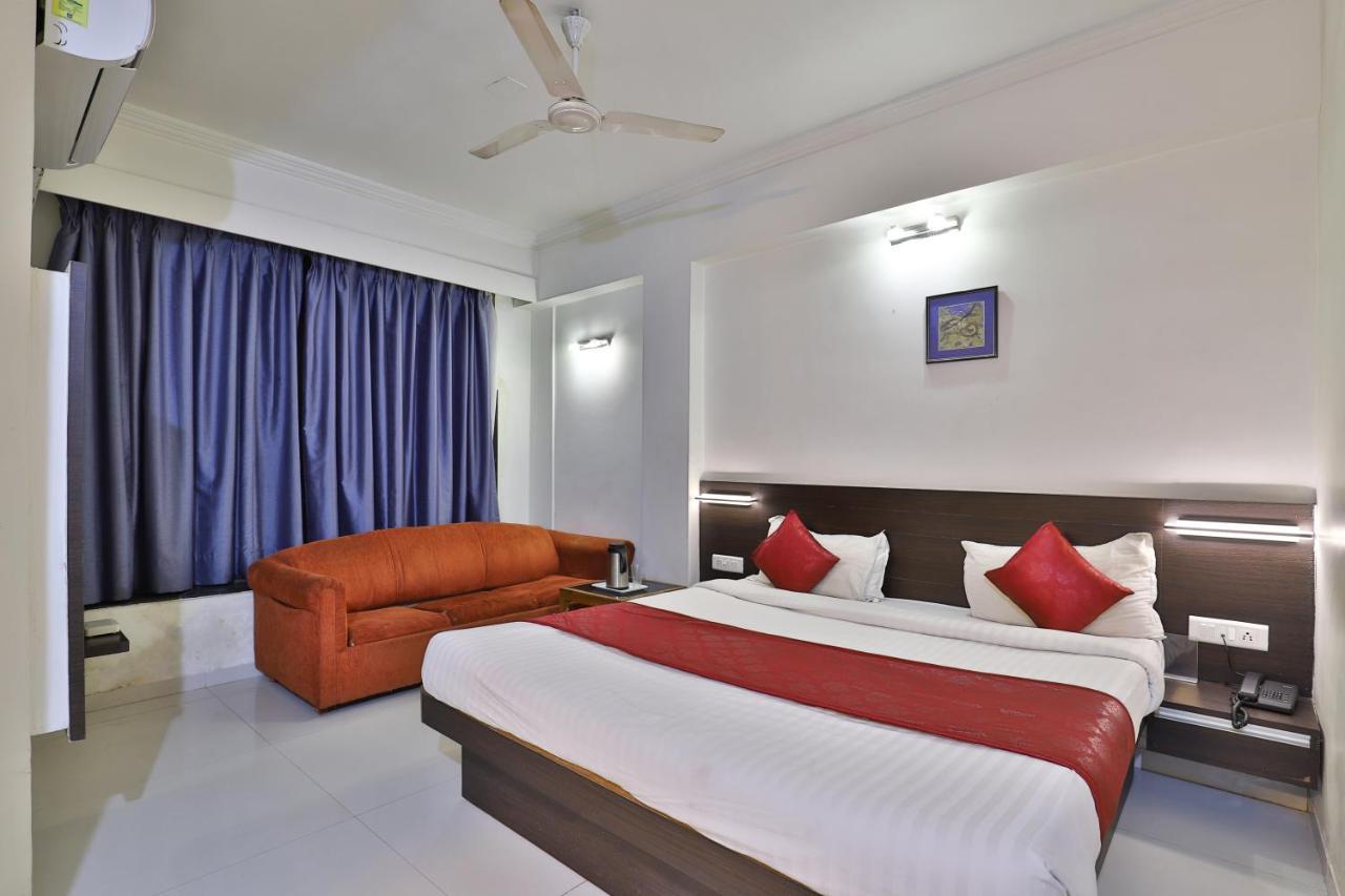 Hotel Parkland Ahmedabad Exterior photo