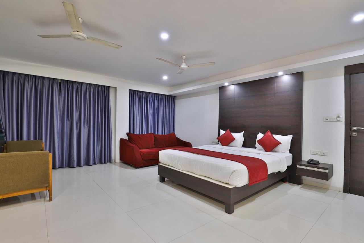 Hotel Parkland Ahmedabad Exterior photo