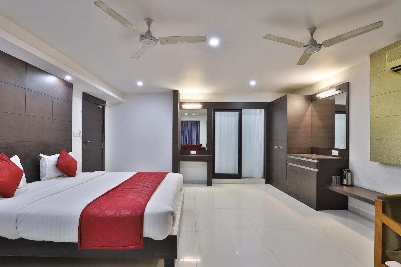 Hotel Parkland Ahmedabad Exterior photo