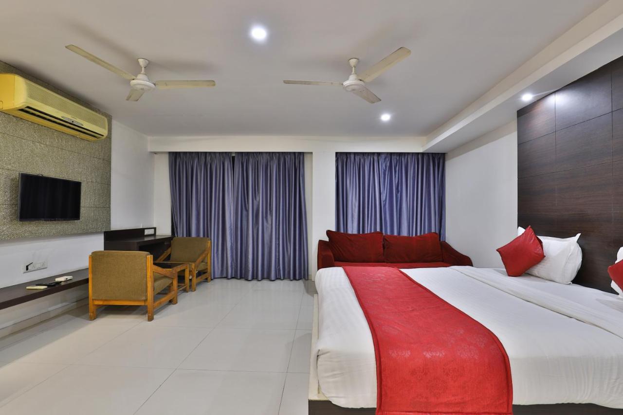 Hotel Parkland Ahmedabad Exterior photo