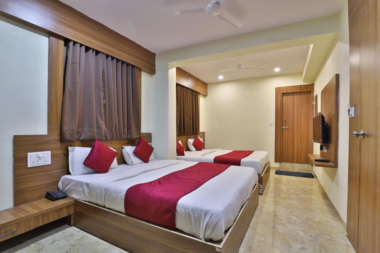 Hotel Parkland Ahmedabad Exterior photo