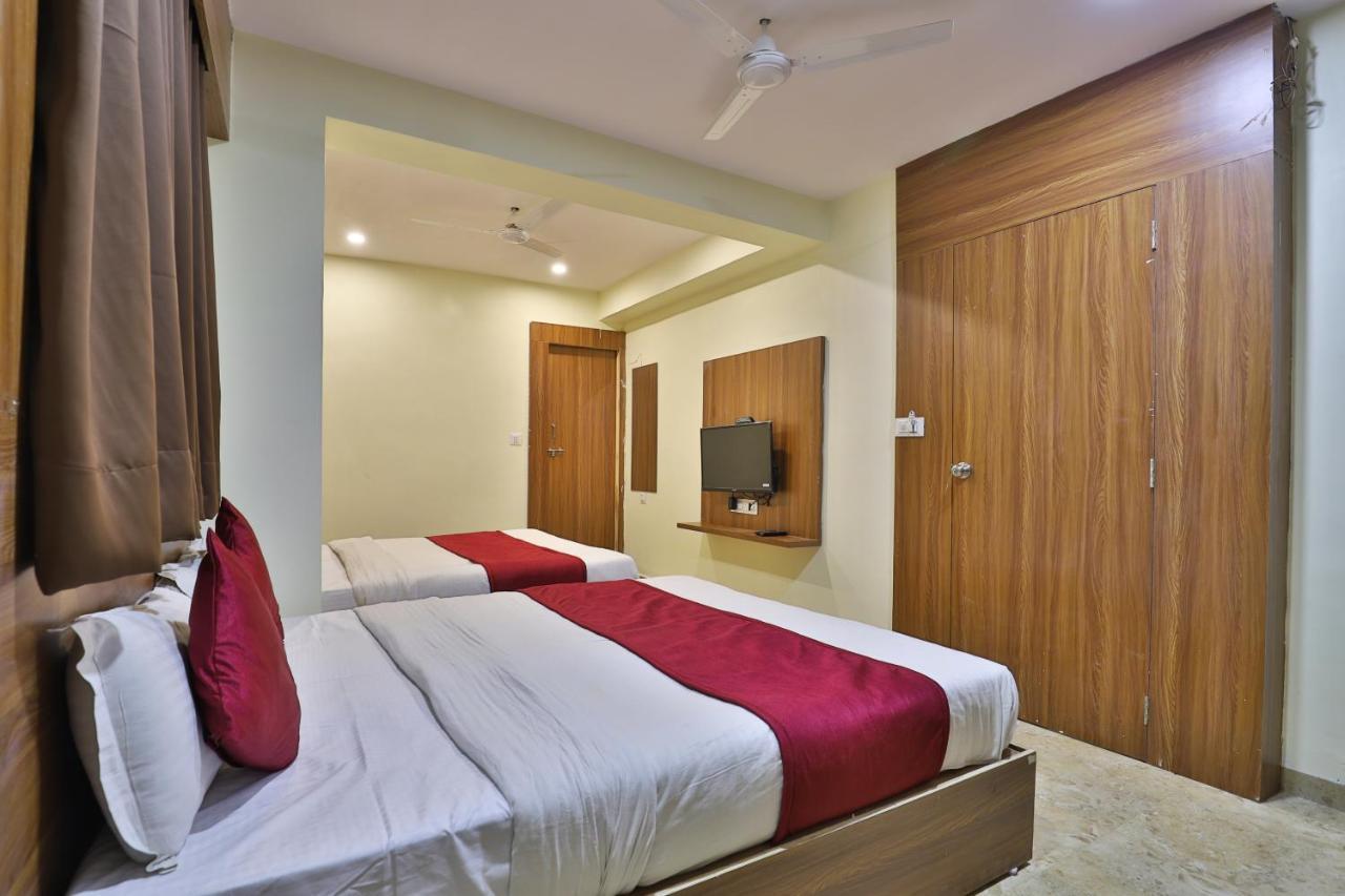 Hotel Parkland Ahmedabad Exterior photo