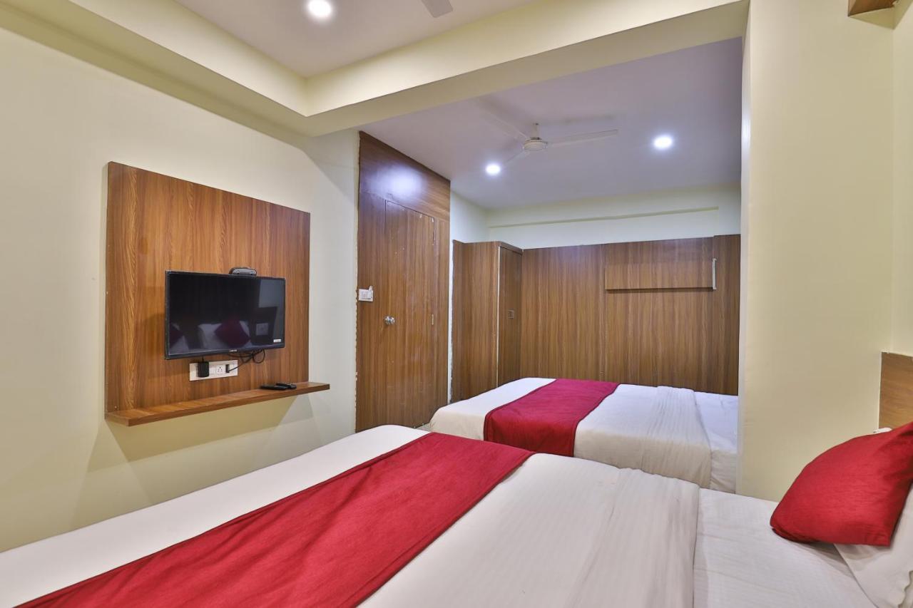 Hotel Parkland Ahmedabad Exterior photo