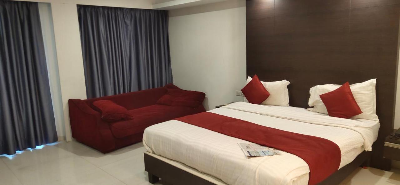 Hotel Parkland Ahmedabad Exterior photo