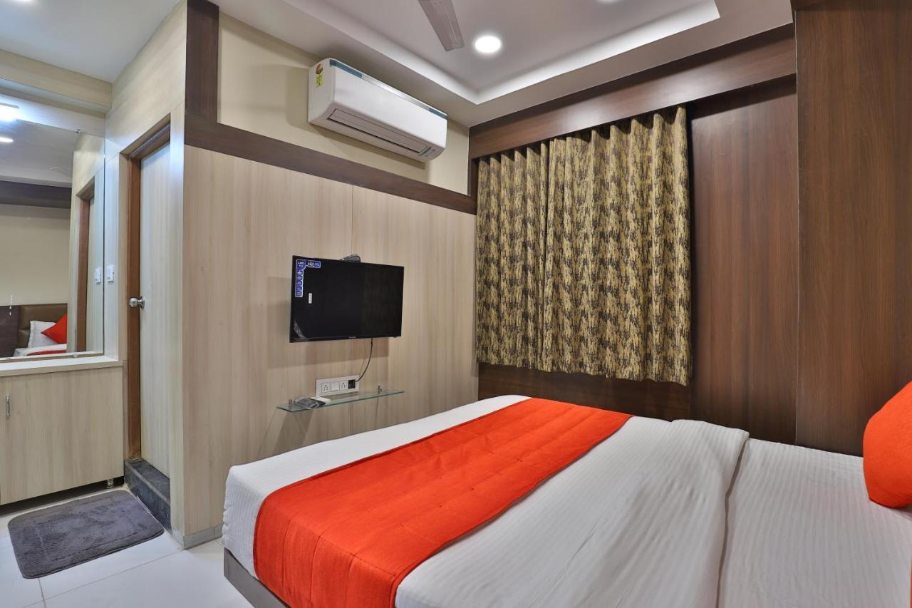 Hotel Parkland Ahmedabad Exterior photo