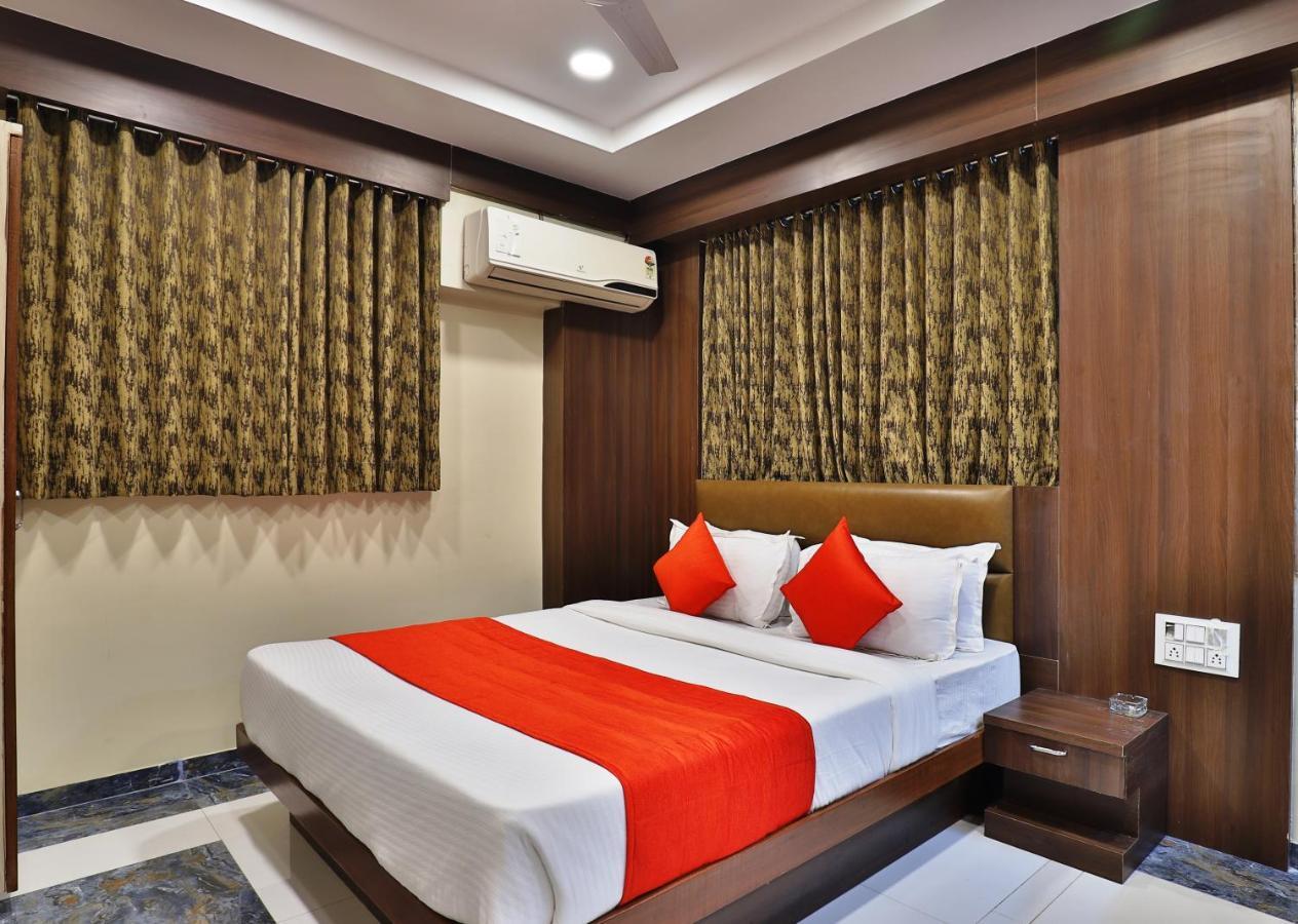 Hotel Parkland Ahmedabad Exterior photo