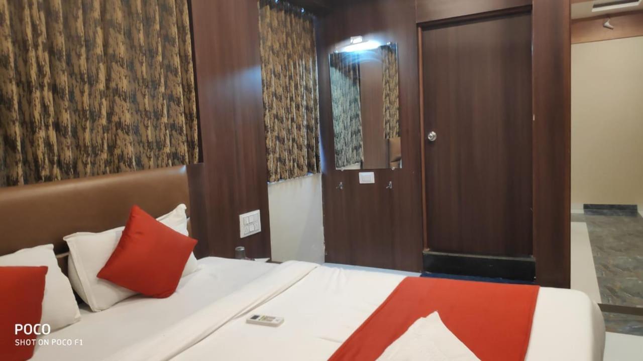Hotel Parkland Ahmedabad Exterior photo