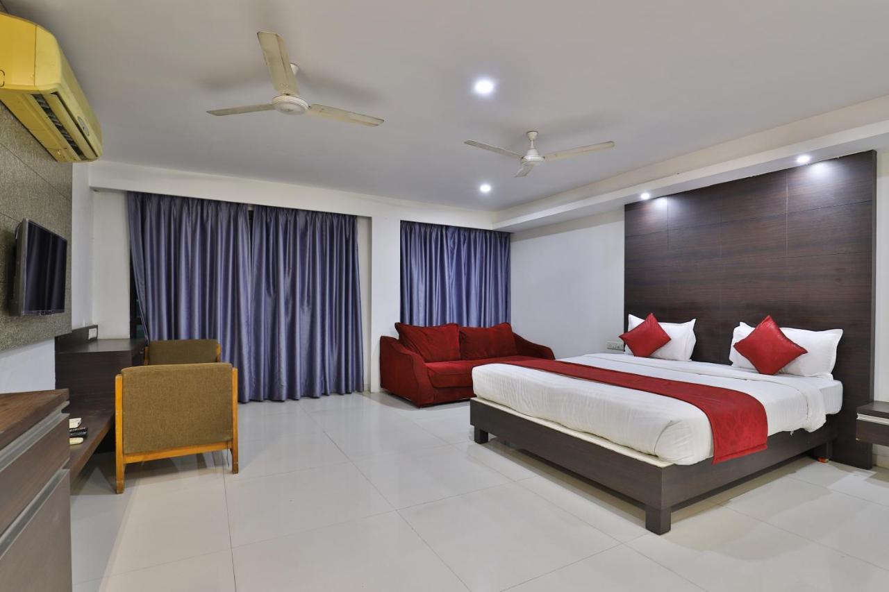 Hotel Parkland Ahmedabad Exterior photo