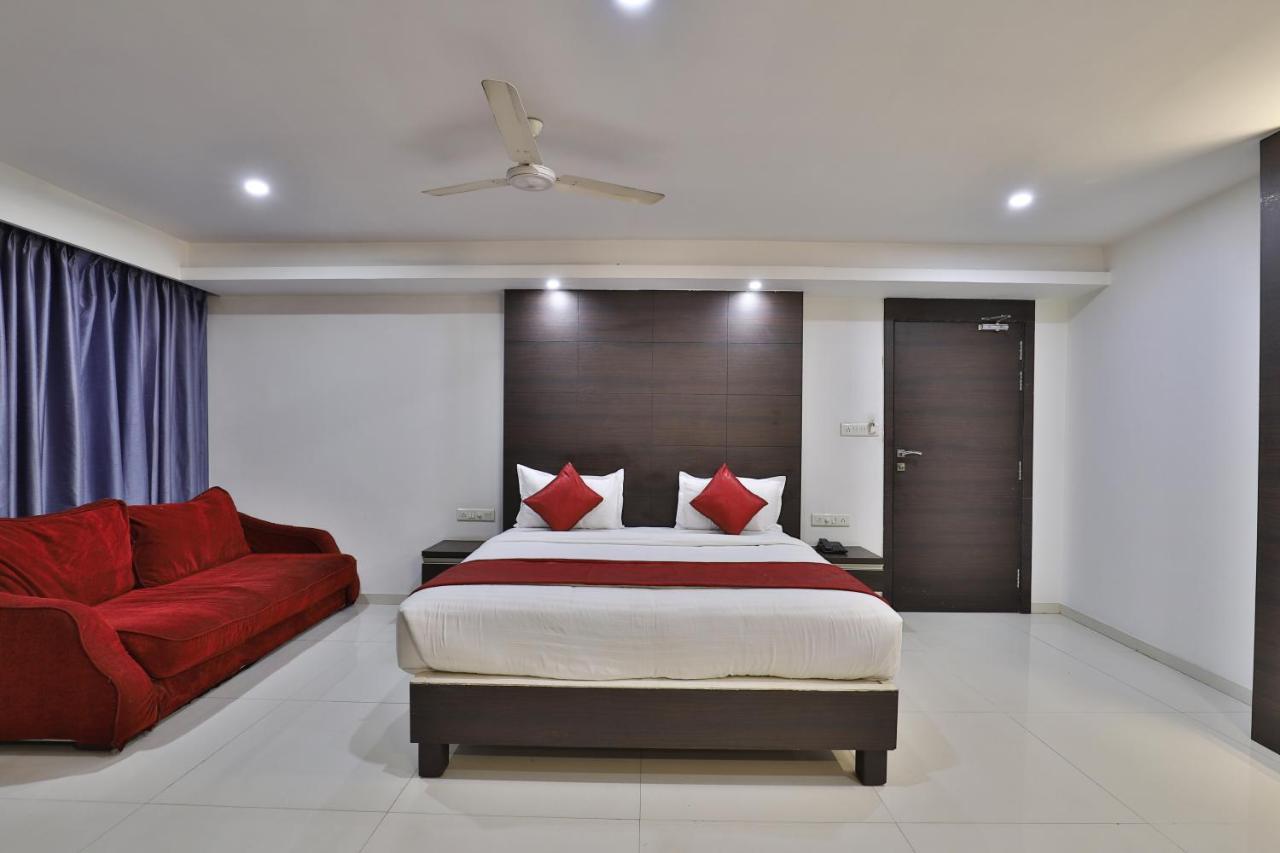 Hotel Parkland Ahmedabad Exterior photo